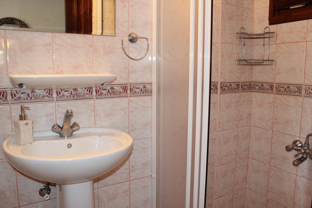 Uysal Pansiyon Bozcaada Szoba fotó